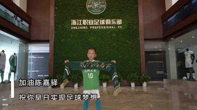 扛起同桌雪白双腿进入小说